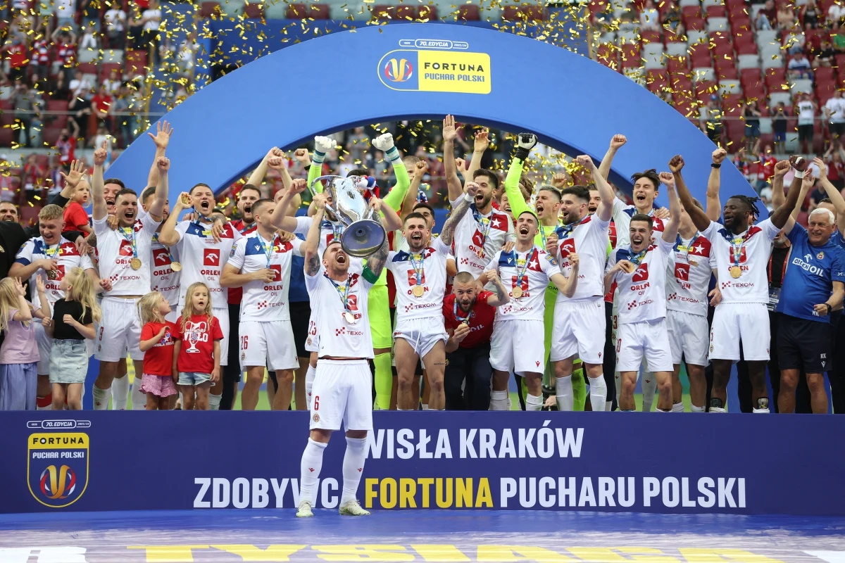 Zdobywcą tegorocznego piłkarskiego Pucharu Polski została Wisła Kraków. Drużyna ze stolicy Małopolski wygrała z Pogonią Szczecin 2:1 w dogrywce meczu.