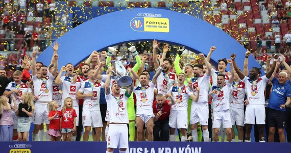 Zdobywcą tegorocznego piłkarskiego Pucharu Polski została Wisła Kraków. Drużyna ze stolicy Małopolski wygrała z Pogonią Szczecin 2:1 w dogrywce meczu.