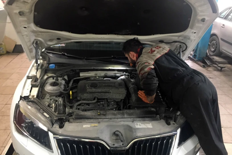 Sprawdzili koszty serwisu aut. Kilka telefonów i oszczędzasz choćby 40 proc.