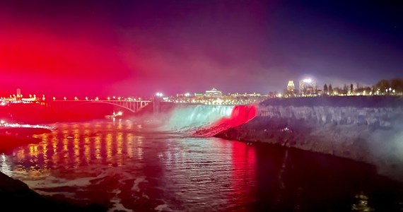 Najsłynniejszy wodospad na świecie – Niagara został podświetlony w polskie barwy narodowe. To inicjatywa Konsulatu Generalnego w Toronto pod patronatem RMF FM. Wspólnie zaprosiliśmy naszych rodaków z USA, Kanady oraz turystów na wyjątkowe widowisko. 