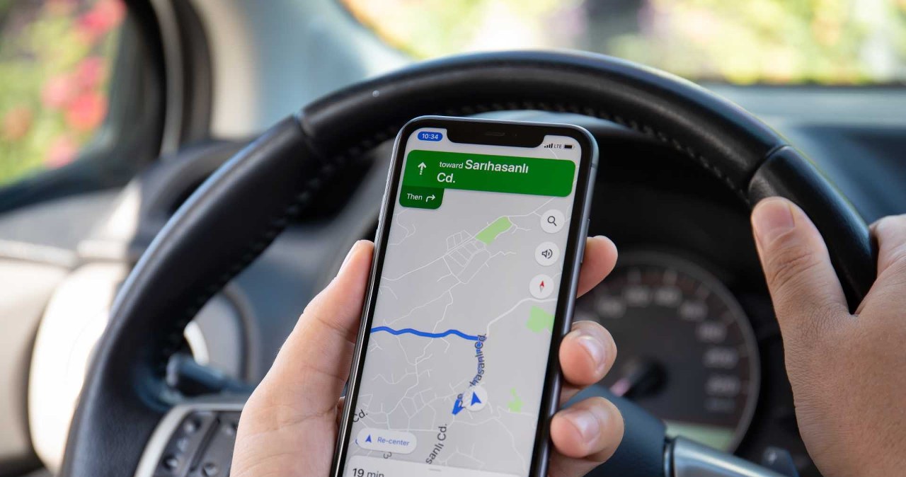 Kierowcy masowo dostają mandaty. 500 zł za sprawdzenie trasy w telefonie