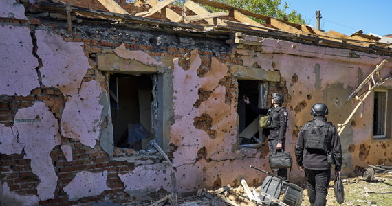 Rosjanie zaatakowali Charków z powietrza, najprawdopodobniej bombami korygowanymi. Zginęła co najmniej jedna osoba – poinformował w piątek mer tego położonego na wschodzie Ukrainy miasta Ihor Terechow.
