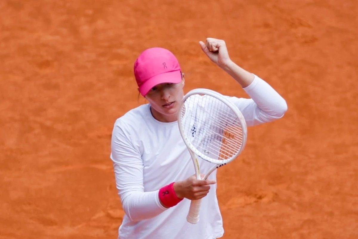 Iga Świątek po raz dziesiąty w karierze spotka się dziś na korcie z Aryną Sabalenką. Stawką spotkania będzie zwycięstwo w turnieju w Madrycie. Przed rokiem w hiszpańskiej stolicy Białorusinka wygrała z naszą tenisistką. Polka ma zatem świetną okazję, by się zrewanżować. Początek finału o 18:30.