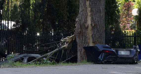Przyczyną wypadku w Wilanowie, w wyniku którego zginęły trzy osoby, była nadmierna prędkość i związana z tym utrata panowania na pojazdem marki bmw - poinformował rzecznik Prokuratury Okręgowej w Warszawie Szymon Banna.