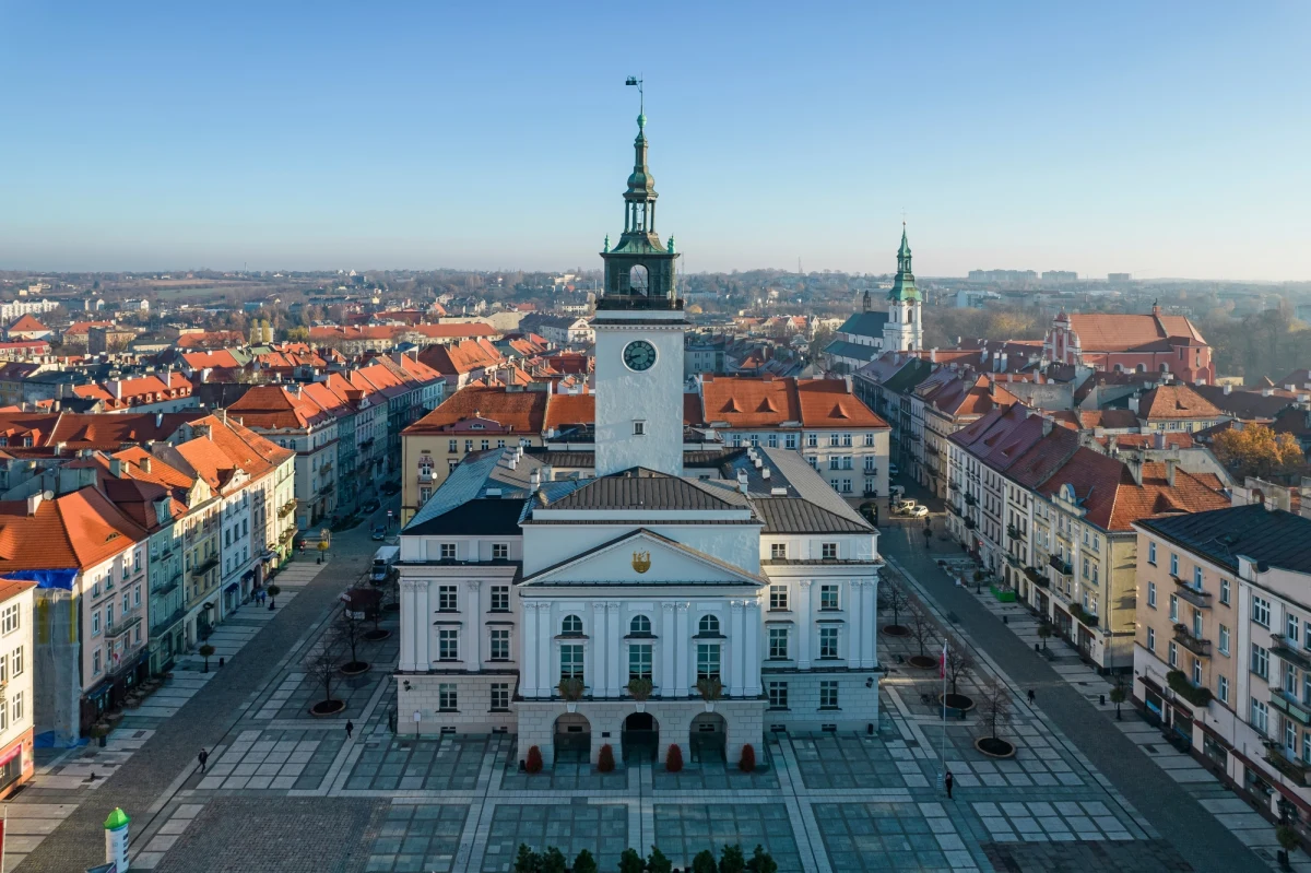 ​Od soboty 4 maja do końca września kaliszanie i turyści mogą zwiedzać Basztę Dorotkę - informuje Centrum Informacji Turystycznej w Kaliszu. To jedyna średniowieczna baszta, jaka pozostała po murach obronnych, otaczających niegdyś to miasto.