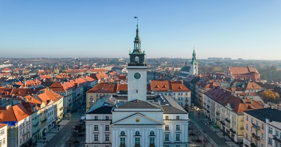 ​Od soboty 4 maja do końca września kaliszanie i turyści mogą zwiedzać Basztę Dorotkę - informuje Centrum Informacji Turystycznej w Kaliszu. To jedyna średniowieczna baszta, jaka pozostała po murach obronnych, otaczających niegdyś to miasto.