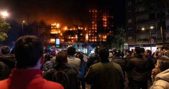 Hiszpańska policja kryminalna ustaliła przyczyny tragicznego w skutkach pożaru, który wybuchł w jednym z wieżowców w Walencji w lutym tego roku. Według raportu opublikowanego przez hiszpańskie media, przyczyną katastrofy była awaria lodówki.