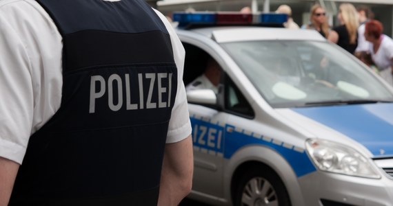 Do ataku na polityka SPD Matthiasa Ecke w piątek w Dreźnie przyznał się 17-letni mężczyzna, który sam zgłosił się na policję. Trzej pozostali podejrzani są nadal poszukiwani - podał saksoński krajowy urząd policji kryminalnej.