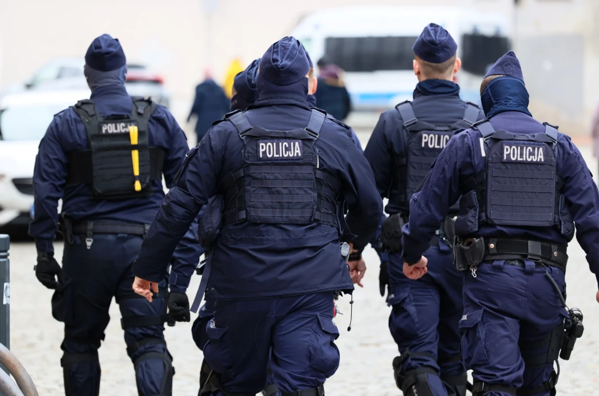 ​33-letni Mołdawianin w ciężkim stanie trafił do szpitala po zdarzeniu, do jakiego doszło w sobotę po południu na poznańskich Jeżycach. W sprawie zatrzymano 36-letniego mężczyznę.