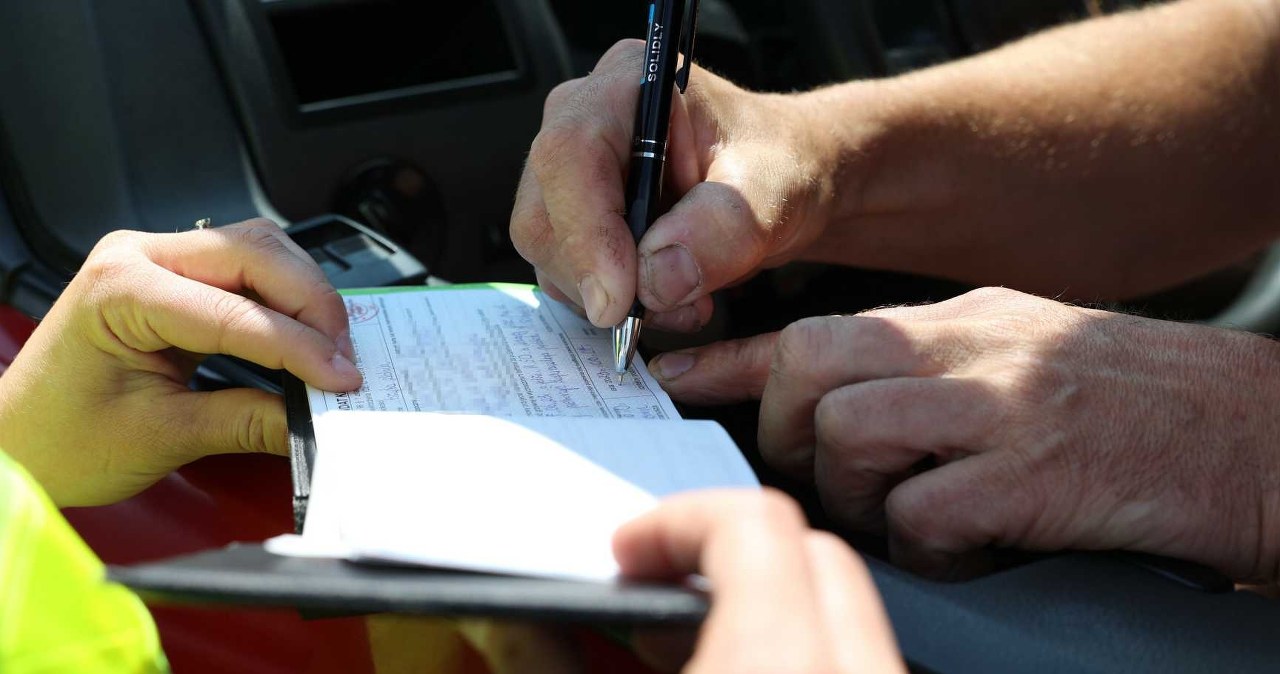 Pasażer może dostać mandat za brak gaśnicy w aucie. W jednym przypadku