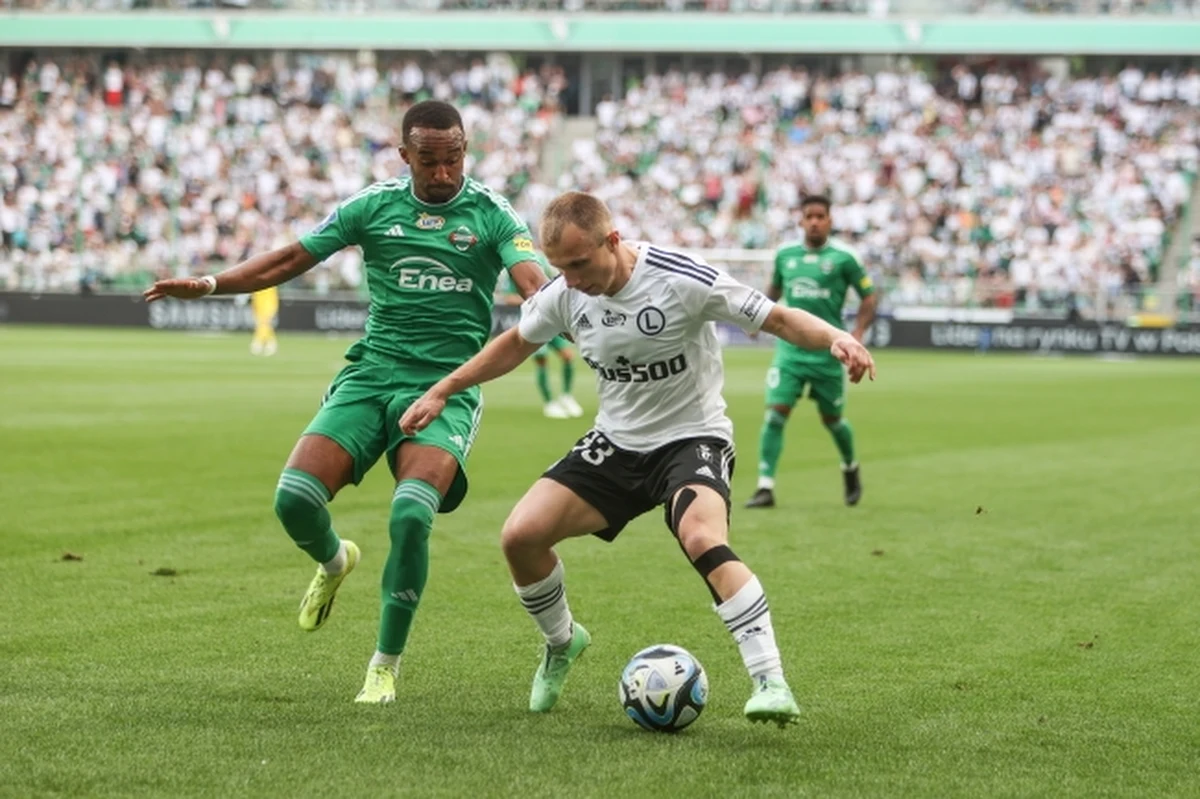 Piłkarze Legii, grając prawie cały mecz w dziesiątkę, ulegli w Warszawie Radomiakowi 0:3 w 31. kolejce ekstraklasy. To oznacza, że legioniści pozostali na piątym miejscu w tabeli.