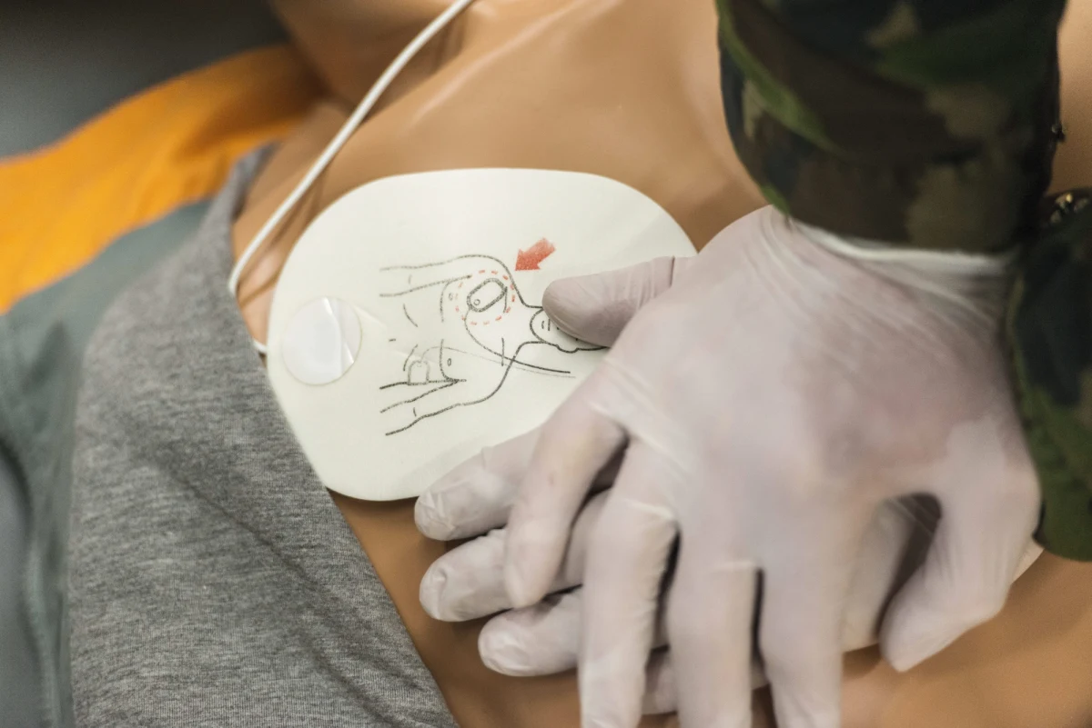 W ponad 3 tysiącach szkół z całej Polski od dzisiaj organizowane mogą być dodatkowe zajęcia pod hasłem "Edukacja z wojskiem". Właśnie rusza pilotaż programu, którego celem jest zwiększenie poziomu bezpieczeństwa.