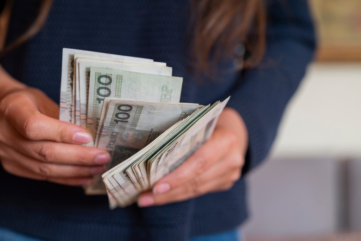 Płaca minimalna w 2025 r. wyniesie ponad 4500 zł - wynika ze wstępnych wyliczeń przygotowanych dla "Dziennika Gazety Prawnej" przez Łukasza Kozłowskiego, głównego ekonomistę Federacji Przedsiębiorców Polskich.