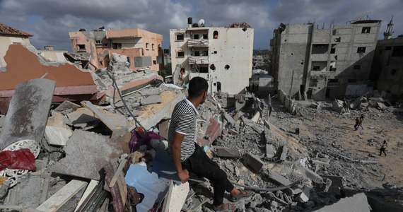 Izraelska armia rozpoczęła ewakuację palestyńskich cywilów z Rafah na południu Strefy Gazy przed możliwym atakiem na to miasto - poinformowało izraelskie Radio Wojskowe. Siły zbrojne "zachęcają" ludność do przemieszczania się na wyznaczone tereny.