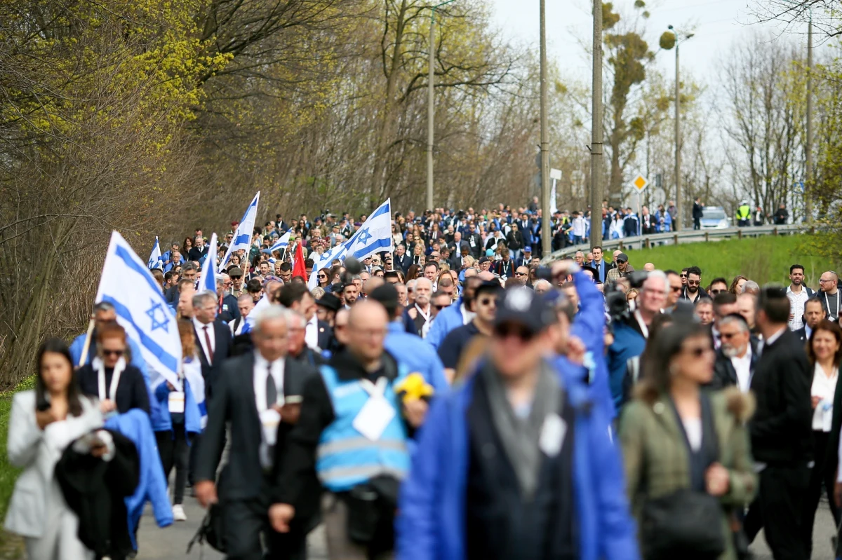 Około 6 tys. uczestników zgromadzi tegoroczny Marsz Żywych, który odbędzie się w poniedziałek po południu w Oświęcimiu. Żydowskiej młodzieży z różnych krajów towarzyszyli będą uczniowie z Polski. Wspólnie upamiętnią ofiary Holokaustu.