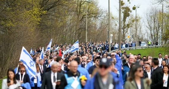 Około 6 tys. uczestników zgromadzi tegoroczny Marsz Żywych, który odbędzie się w poniedziałek po południu w Oświęcimiu. Żydowskiej młodzieży z różnych krajów towarzyszyli będą uczniowie z Polski. Wspólnie upamiętnią ofiary Holokaustu.