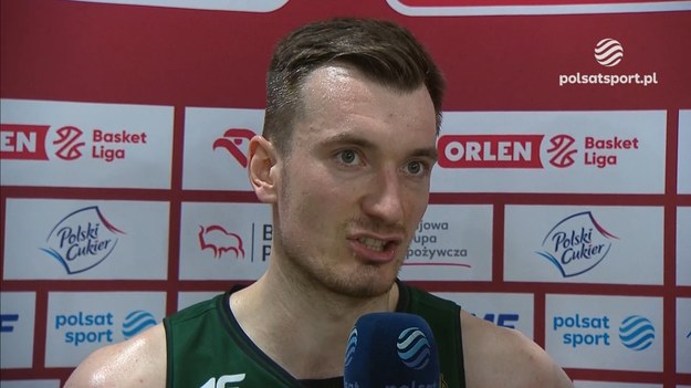 Koszykarze Arged BM Stali Ostrów Wielkopolski pokonali Śląsk Wrocław 81:64 w drugim meczu ćwierćfinału ORLEN Basket Ligi. W serii do trzech zwycięstw jest remis 1-1. - Gdy rywale nas naciskali, wpadaliśmy w panikę - powiedział Daniel Gołębiowski, zawodnik Śląska.

