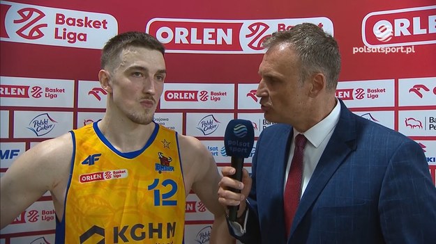 Koszykarze Arged BM Stali Ostrów Wielkopolski pokonali Śląsk Wrocław 81:64 w drugim meczu ćwierćfinału ORLEN Basket Ligi. W serii do trzech zwycięstw jest remis 1-1. - Ta seria to przede wszystkim walka i było to widać w obu spotkaniach - powiedział Tomasz Gielo, zawodnik Stali.

