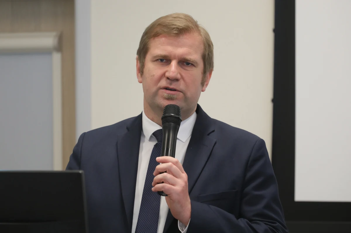 "Chiny tego (swojego udziału w zainicjowanych przez Ukrainę rozmowach pokojowych w Szwajcarii - przyp. red.) nie przesądzają. Dały tym samym pole do różnego rodzaju spekulacji i stworzyły pretekst do zabiegania o nie" - powiedział Radosław Pyffel, analityk spraw międzynarodowych, który był gościem Piotra Salaka w Rozmowie w południe w Radiu RMF24. Jak zaznaczył ekspert, "o Chiny bardzo mocno zabiegają Ukraińcy, którzy chcą, aby Chińczycy wzięli udział w rozmowach".