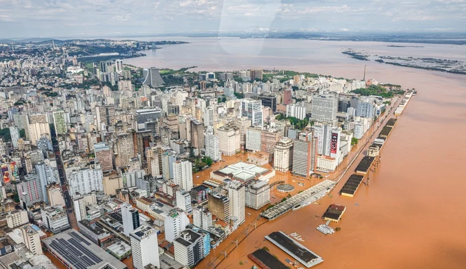 "Niszczycielski koktajl" pogodowy. Masy wody spadły na Brazylię
