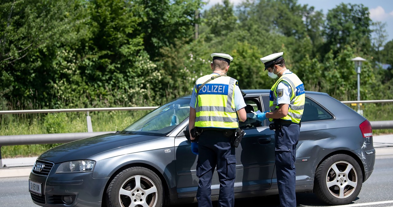 Austriacka, agencja, prasowa, poinformowała, zdarzeniu, którego, doszło, autostradzie, nieopodal, doliny, Stubaital, Późnym, pop Wracał z majówki przez Austrię. Stracił auto i prawo jazdy