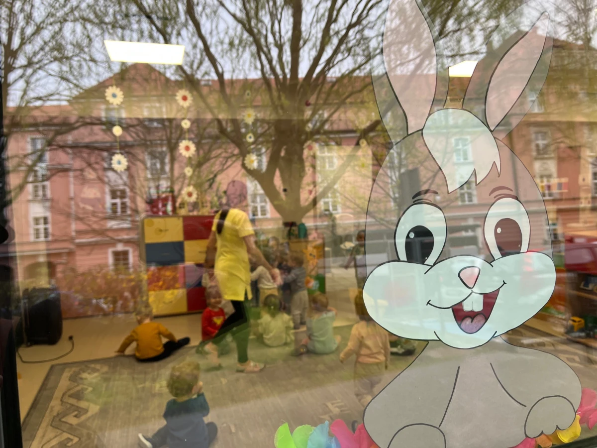 Ponad 3,5 tys. miejsc czeka na dzieci w żłobkach we Wrocławiu. Właśnie ruszyła rekrutacja, która odbędzie się w kilku turach. Warto sprawdzić terminy.

