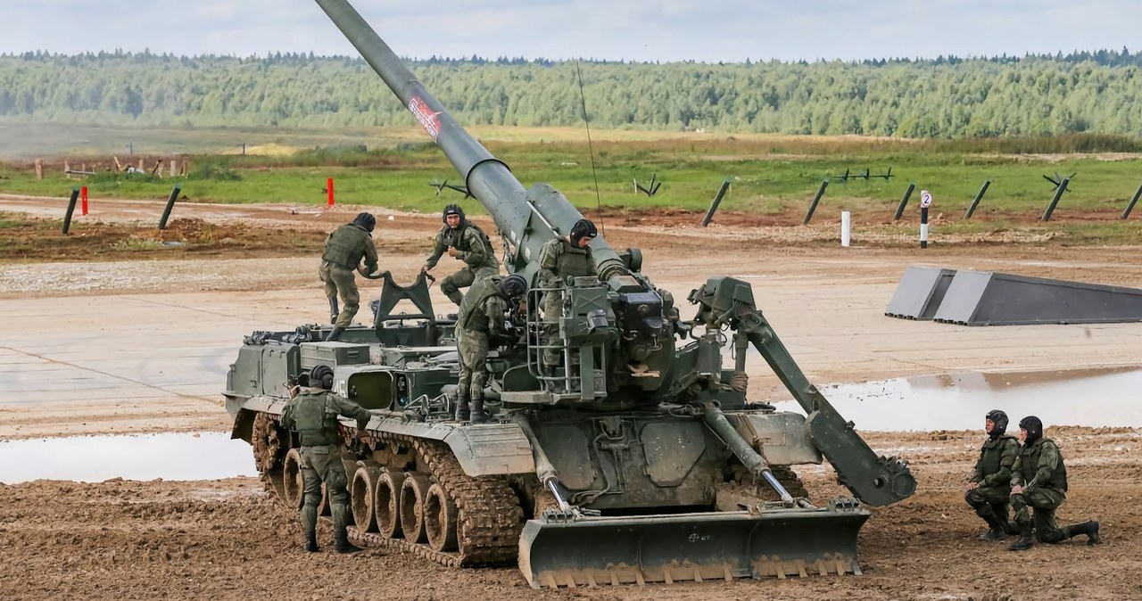 Analitycy militarni informują, że ciężka artyleria armii Kremla, w postaci systemów 2S7 Pion, zniknęła z frontu. Rosja boryka się z ogromnymi problemami z tą kluczową bronią.