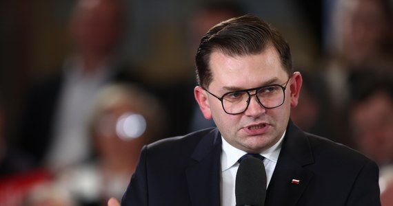 Poseł Łukasz Kmita (PiS) nie został wybrany w poniedziałek przez sejmik na nowego marszałka województwa małopolskiego. Był jedynym kandydatem Prawa i Sprawiedliwości, ale zagłosowało za nim jedynie 13 spośród 21 radnych PiS.