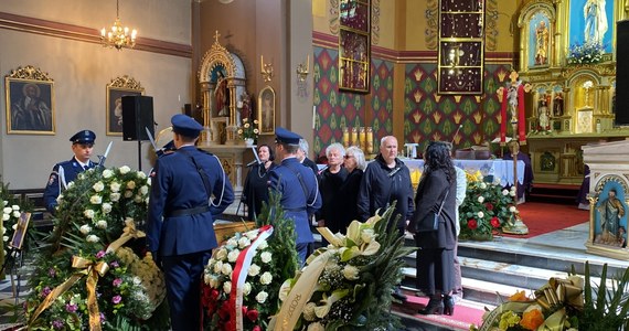 Dzisiaj w Krakowie odbył się pogrzeb doktora Krzysztofa Czarnobilskiego. Setki osób zgromadziły się w Kościele NMP z Lourdes przy ul. Misjonarskiej, aby pożegnać cenionego i lubianego geriatrę, człowieka wielkiego serca. Przyszli przyjaciele, artyści, współpracownicy i pacjenci. Znany krakowski lekarz, dyrektor ds. lecznictwa krakowskiego Szpitala MSWiA, zmarł po długiej i ciężkiej chorobie 28 kwietnia, przeżywszy 66 lat.