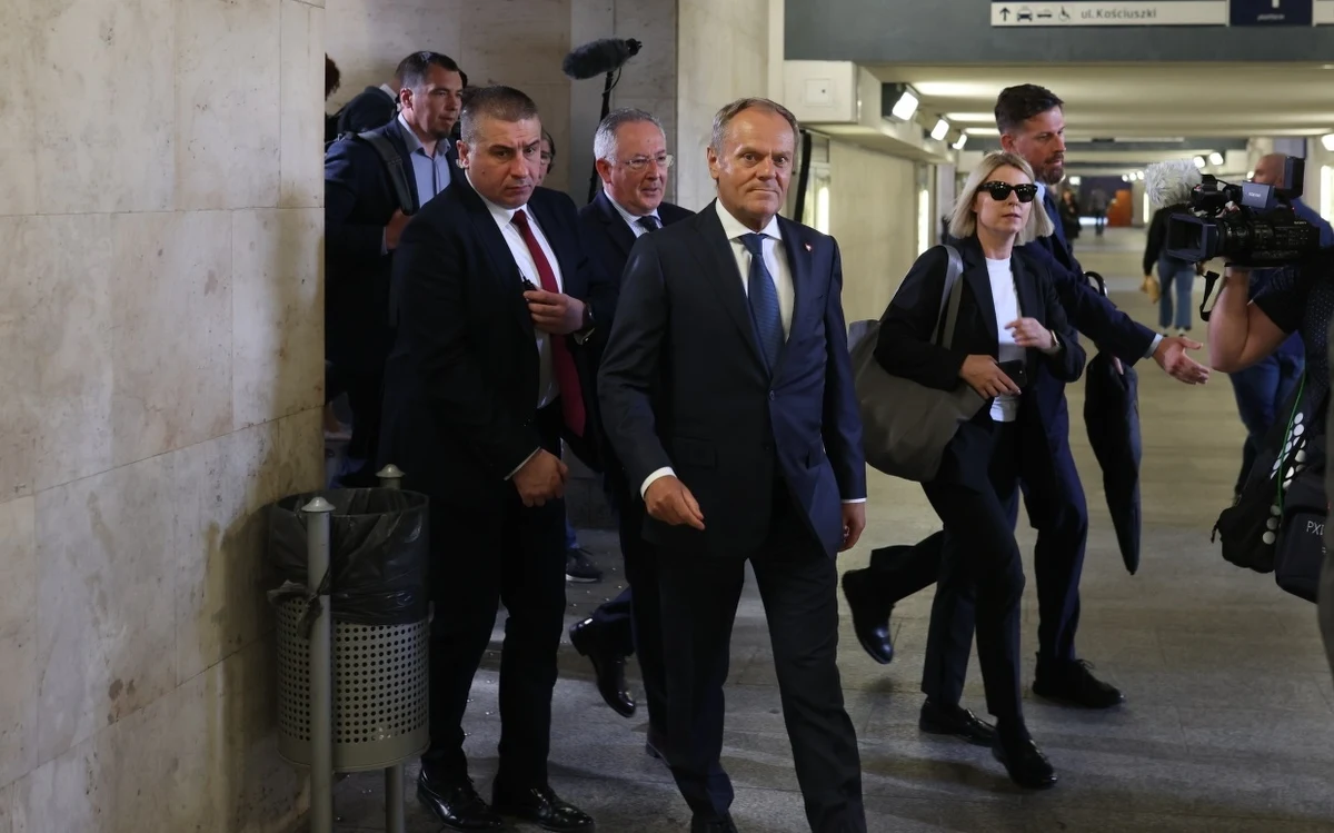 "Służba Ochrony Państwa we współpracy z Agencją Bezpieczeństwa Wewnętrznego wykryła i zdemontowała urządzenia mogące służyć do podsłuchu w sali gdzie dziś w Katowicach ma odbyć się posiedzenie Rady Ministrów" - poinformował w mediach społecznościowych Jacek Dobrzyński, rzecznik prasowy ministra koordynatora służb specjalnych. Rzeczniczka wojewody śląskiego Alicja Waliszewska w rozmowie z RMF FM przekazała natomiast, że urządzenie miało kiedyś służyć do komunikacji między urzędnikami.