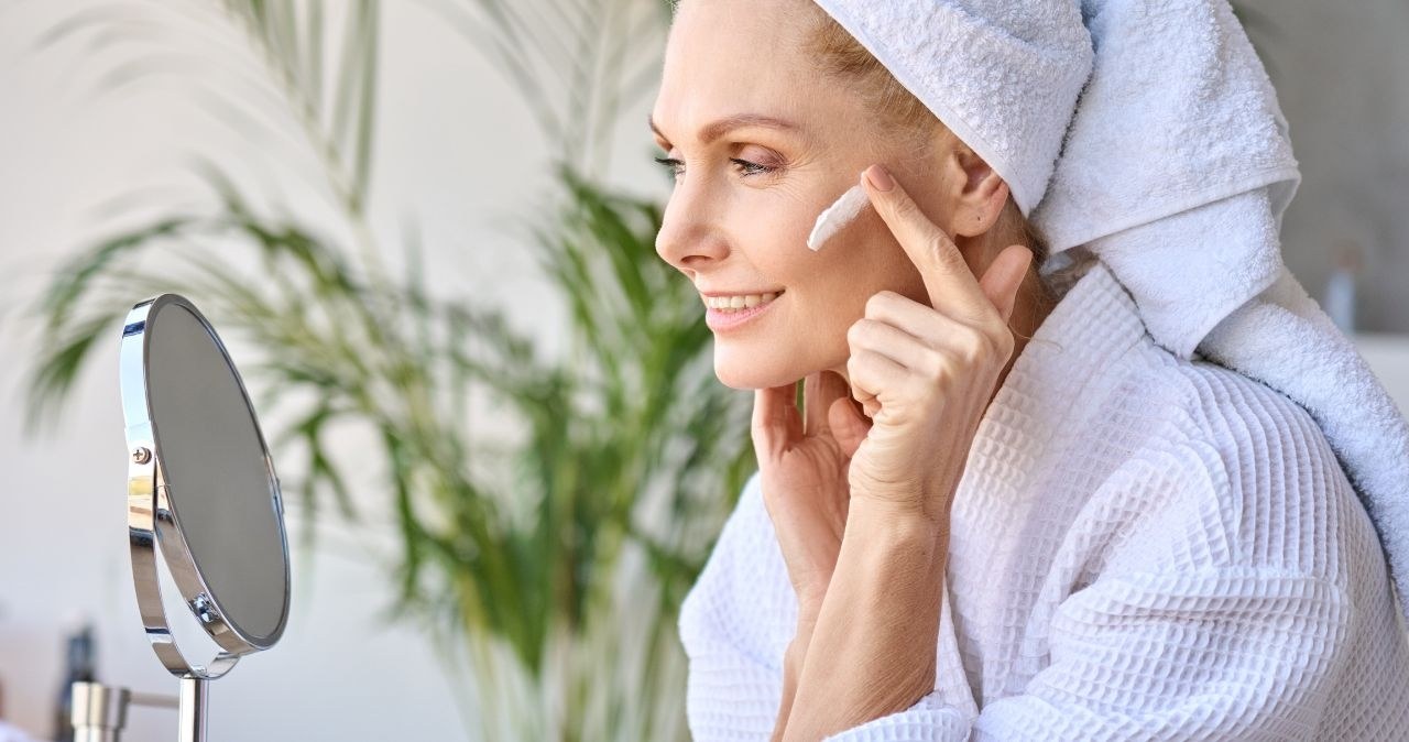 Smaruj tym twarz wieczorem. Rano będzie gładka i wypoczęta