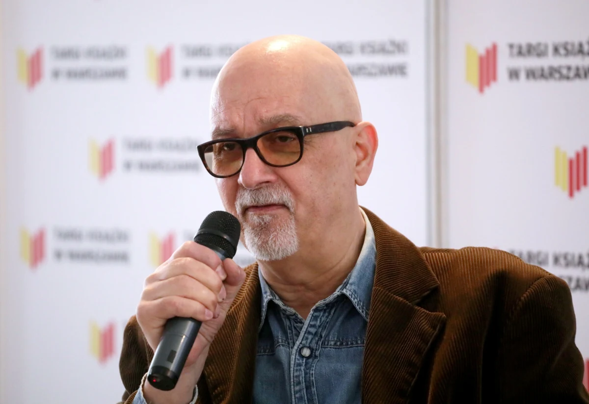 "To jest eksfiltracja - wyprowadzenie agenta z zagrożonego terenu na teren bezpieczny" - tak wyjazd sędziego Tomasza Szmydta na Białoruś nazwał Vincent V. Severski, pisarz, emerytowany pułkownik i były oficer wywiadu. Był on gościem Piotra Salaka w Rozmowie w południe w Radiu RMF24. Jak wyjaśnił ekspert, "wszystkie parametry tego zdarzenia wkomponowują się w klasyczną eksfiltrację". "Robi się to najczęściej w weekend, w dni wolne, kiedy służby są trochę uśpione" - dodał gość RMF24.