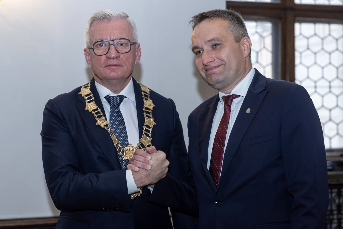 Jacek Jaśkowiak rozpoczął swoją trzecią kadencję na stanowisku prezydenta Poznania. We wtorek podczas sesji rady miasta złożył ślubowanie. W przemówieniu zapowiedział, że przed nim i przed poznańskimi radnymi pięć lat ciężkiej pracy.