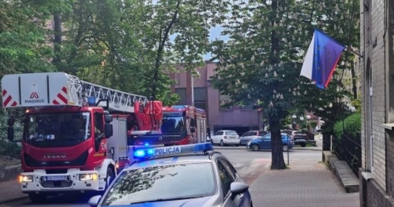 Niefrasobliwość pacjenta doprowadziła do interwencji służb. 50-letni pacjent Szpitala nr 1 w Mysłowicach zapalił papierosa w izolatce. W pomieszczeniu znajdowała się aparatura tlenowa. Doszło do pożaru, w wyniku którego zniszczone zostało wyposażenie pomieszczenia.

  