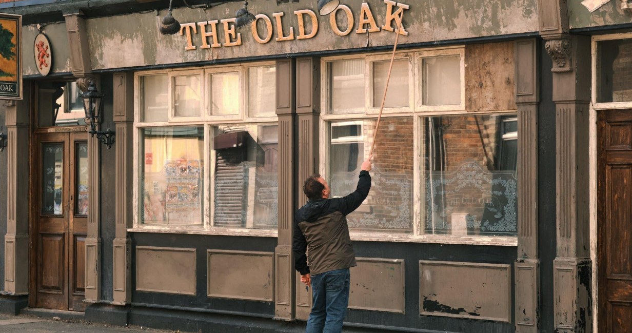 Wiek, reżyserów, Odbija, twórczości, czasem, mocniej, słabiej, Wskazywanie, palcem, podkreślanie, wieku, zwłaszcza, jeżeli, impo Ma 87 lat i kończy karierę? The Old Oak to naiwne i powtarzalne kino