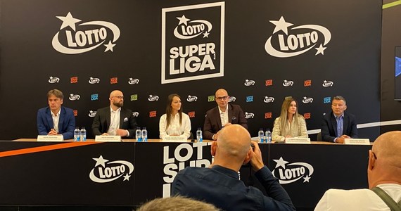 Wiemy już, kto z kim będzie rywalizował w fazie grupowej tenisowej LOTTO SuperLIGI. W tym sezonie liga zmienia format - będzie mniej drużyn i meczów, za to ma być ciekawiej.