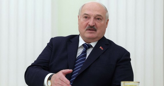 Białoruś, podobnie jak Rosja, rozpoczęła kontrolę gotowości swojej armii do rozmieszczenia taktycznej broni jądrowej - podały państwowe media białoruskie. Mińsk twierdzi, że decyzja o przeprowadzeniu kontroli podyktowana jest "sytuacją wojskowo-polityczną, przede wszystkim wokół Białorusi".