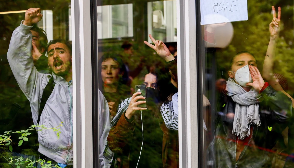 ​Na terenie kilku uniwersytetów w Wielkiej Brytanii powstały obozowiska namiotowe. Studenci protestują w ten sposób przeciwko wojnie w Strefie Gazy; żądają by uczelnie zerwały kontakty z Izraelem. Pikiety są pokojowe i nic nie wskakuje na to, że podzielą los tych w Stanach Zjednoczonych.