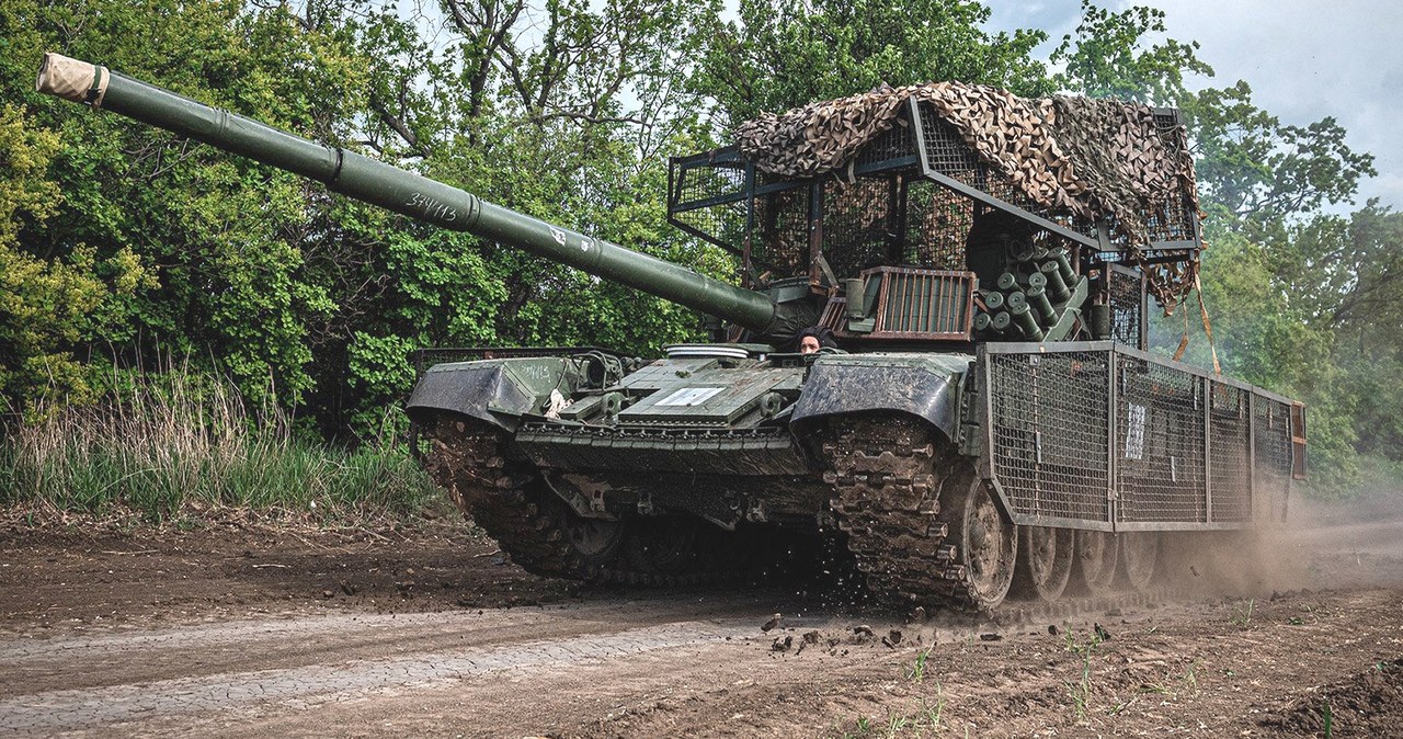 Polskie czołgi PT-91 Twardy są teraz dumą Sił Zbrojnych Ukrainy. Nasi wschodni sąsiedzi bardzo je chwalą i na każdym możliwym kroku pokazują, jak pozwalają im one skutecznie walczyć z rosyjskim okupantem.