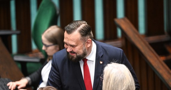 Wieloletni radny miasta Krakowa Dominik Jaśkowiec (KO) został w środę zaprzysiężony w Sejmie na posła. W ławach sejmowych zajął miejsce po Aleksandrze Miszalskim, który został wybrany na prezydenta Krakowa i musiał zrzec się mandatu.