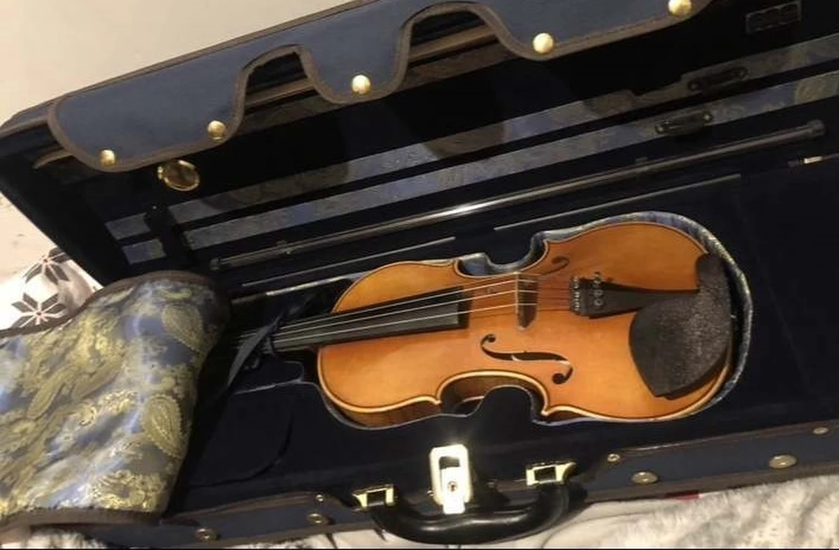 Skrzypaczka podróżowała do Słupska pociągiem relacji Kraków Główny - Kołobrzeg. Niestety na stacji Warszawa Zachodnia ktoś ukradł jej instrument. Pani Zuzanna prosi o pomoc. 