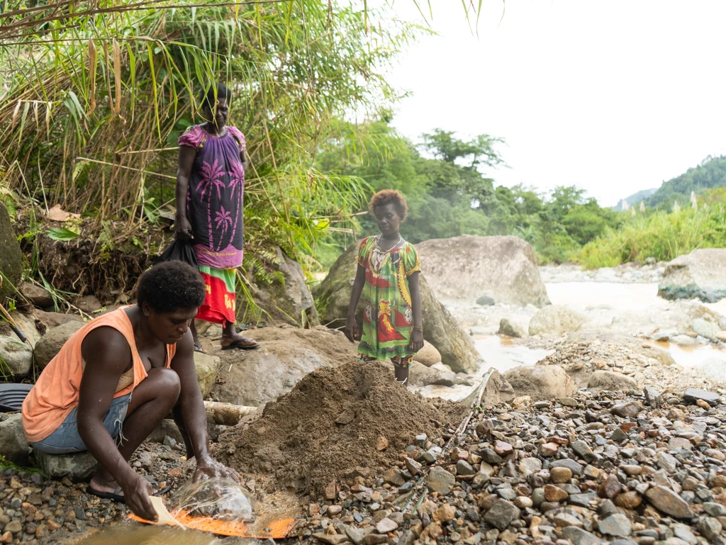 Mieszkańcy Wyspy Bougainville'a wydobywają złoto w sposób aluwialny