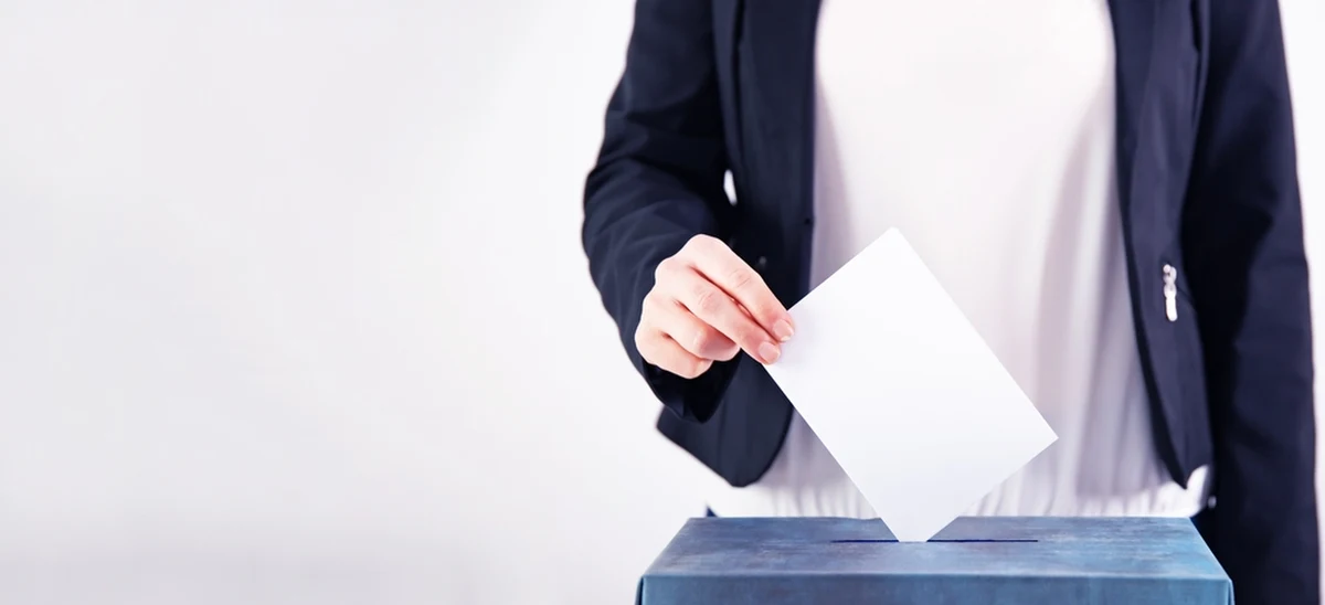 Sejm zaczyna dziś prace nad zmianami Kodeksu wyborczego, umożliwiającymi głosowanie korespondencyjne wszystkim, którzy chcą z takiego rozwiązania skorzystać. Podobne przepisy obowiązywały już w Polsce w latach 2014-2018, korzystało z nich wtedy tylko kilkadziesiąt tysięcy osób. Jeśli zostaną przyjęte ponownie, mogą być użyte w przyszłorocznych wyborach prezydenckich.