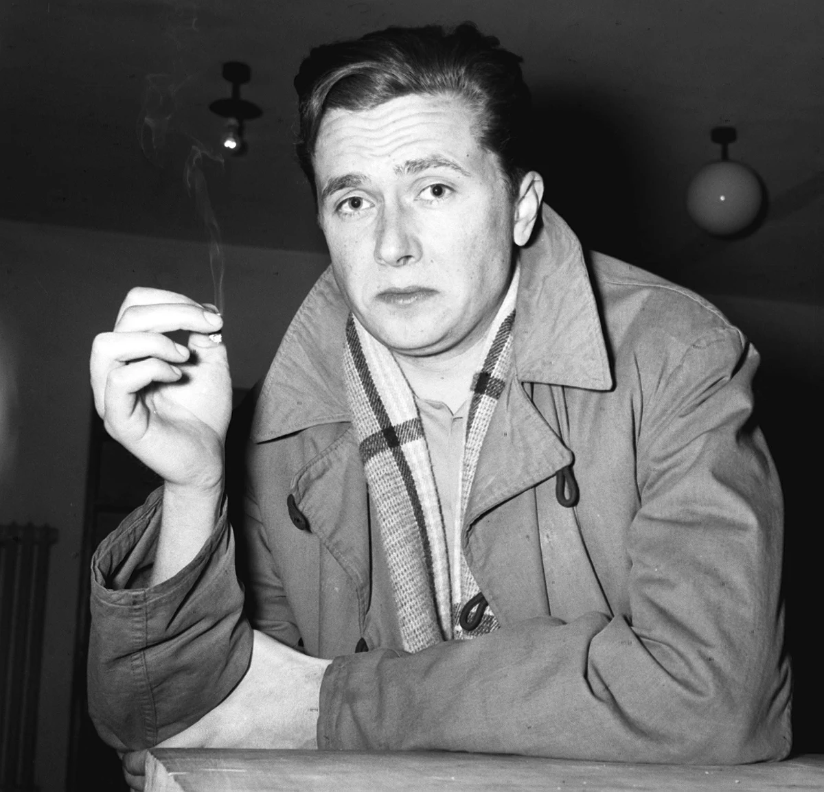 Tablicę poświęconą pisarzowi Markowi Hłasce odsłonięto w środę w Zakładzie Narodowym im. Ossoliński we Wrocławiu. Z okazji Roku Hłaski Ossolineum udostępniło też zwiedzającym pamiątki związany z pobytem autora „Pierwszego kroku w chmurach” we Wrocławiu.