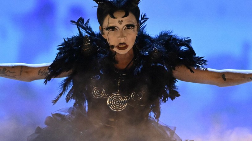 "Wyższy poziom szaleństwa" - pisali polscy widzowie po występie Bambie Thug. Okazuje się, że występ rewelacji tegorocznej Eurowizji został ocenzurowany. Gwiazdę z Irlandii zmuszono do zmycia ukrytego przekazu w jej makijażu. Co nie spodobało się organizatorom? 
