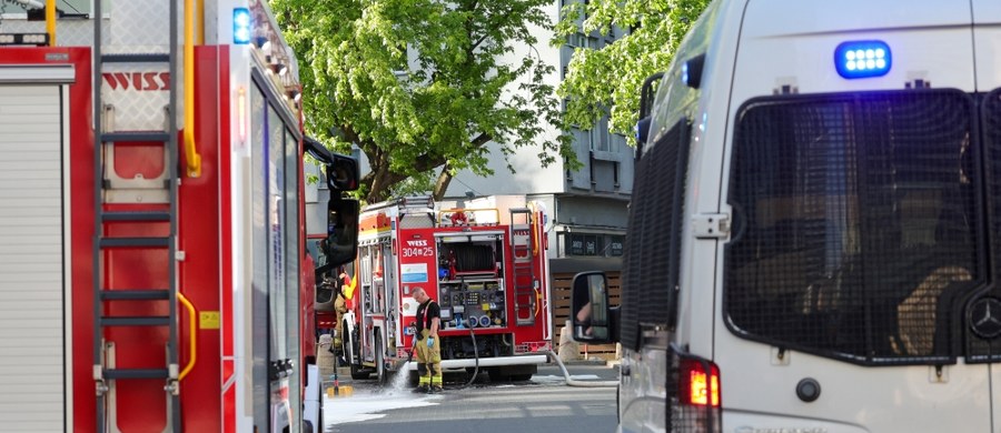 Pożar w wieżowcu przy ulicy Twardej w Warszawie sparaliżował w pewnym stopniu pracę Państwowej Komisji ds. Pedofilii. W biurowcu mieszczą się biura komisji. Jak informowaliśmy, strażacy musieli ewakuować z 32-piętrowego budynku ponad 700 osób.