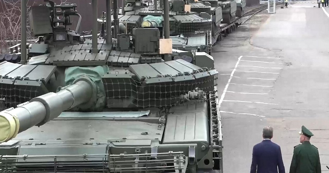 Kreml chwali się swoimi nowo wyprodukowanymi czołgami, które mają trafić na Ukrainę i wziąć udział w zapowiadanej wiosenno-letniej wielkiej ofensywie w obwodzie charkowskim i donieckim.