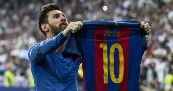 Najsłynniejsza serwetka świata - pod takim hasłem prezentowany jest na licytacji kawałek materiału, na którym ustalono, że Lionel Messi zostanie piłkarzem Barcelony. Napływające za serwetkę oferty przyprawiają o zawrót głowy.