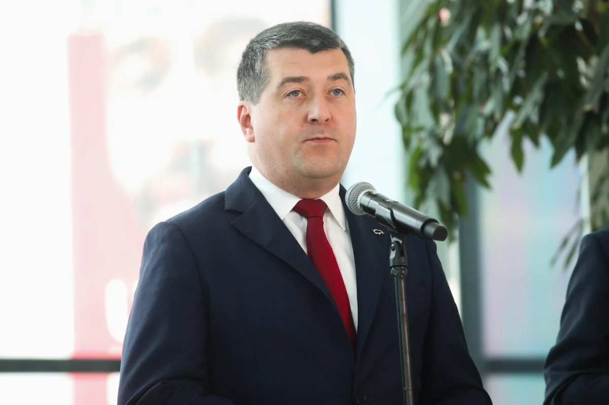 Rada nadzorcza Banku Pekao odwołała sześciu członków zarządu, w tym Leszka Skibę z funkcji prezesa - wynika z komunikatu Banku. Jak podano, rada powołała Roberta Sochackiego do czasowego wykonywania czynności wiceprezesa i powierzyła mu kierowanie pracami zarządu.