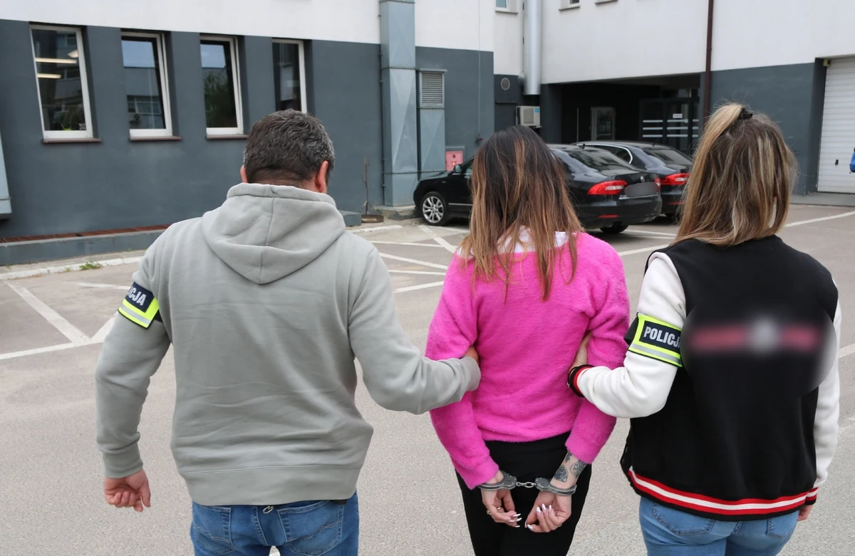 Funkcjonariusze z Komendy Wojewódzkiej Policji w Łodzi zatrzymali 25 osób, które wyłudziły dotacje w łącznej kwocie co najmniej 140 mln złotych. Siedmioro z zatrzymanych jest podejrzanych o udział w zorganizowanej grupie przestępczej, która działała od czerwca 2016 do grudnia 2023 roku. Grozić im może kara nawet do 25 lat więzienia. 